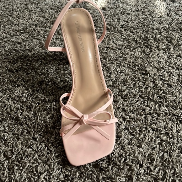 Light Pink Bow Heels - Picture 1 of 5